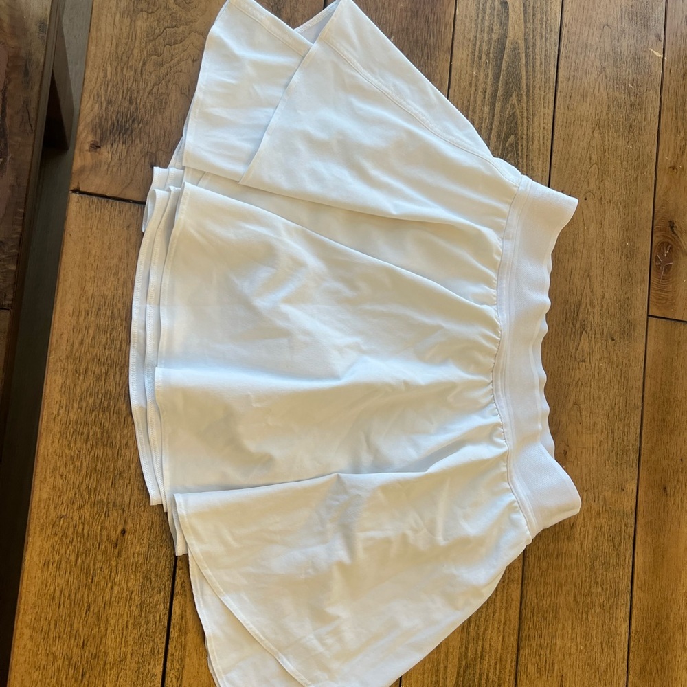 Lululemon Court Rival Skirt size 6 Tall excellent condition white